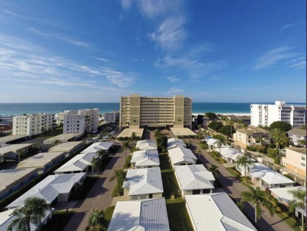 Siesta key Adorable Full Views of the Water