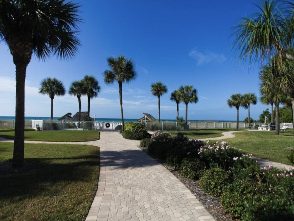 Siesta key Adorable Full Views of the Water