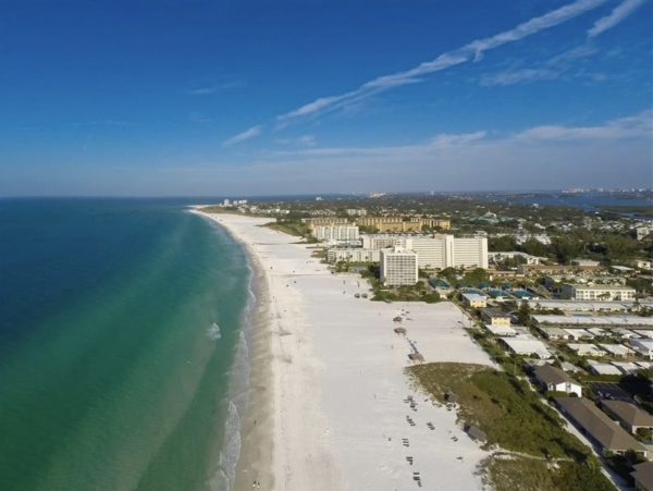 Siesta key Adorable Full Views of the Water