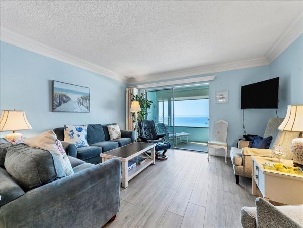 Chic Beachfront 3 Bedroom
