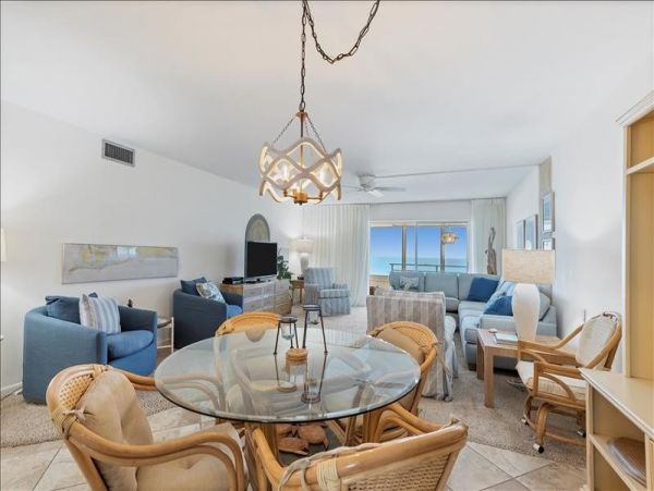 Large Corner Unit with Full View