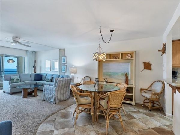 Large Corner Unit with Full View