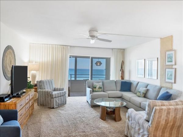 Large Corner Unit with Full View