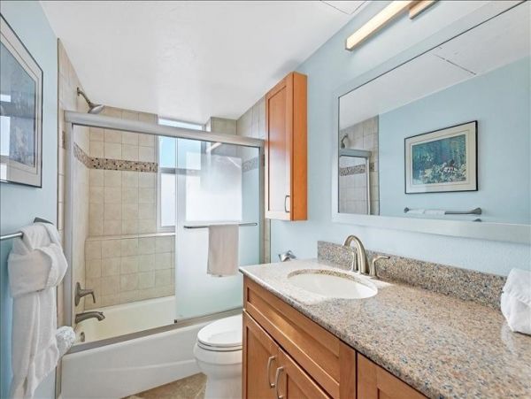 Large Corner Unit with Full View