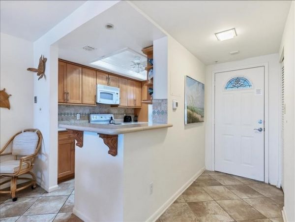 Large Corner Unit with Full View