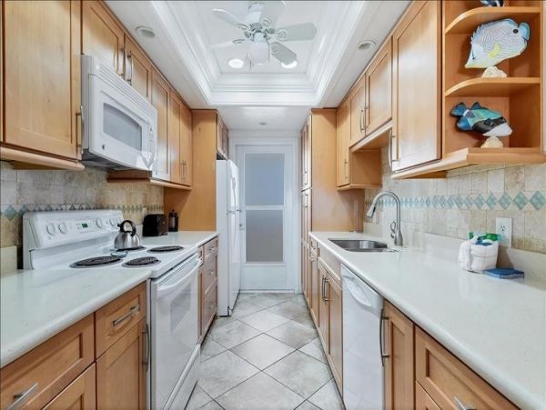 Large Corner Unit with Full View