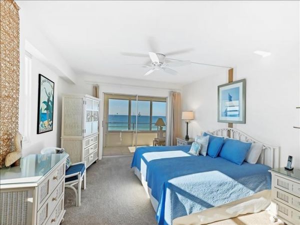 Large Corner Unit with Full View