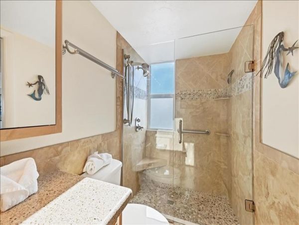 Large Corner Unit with Full View