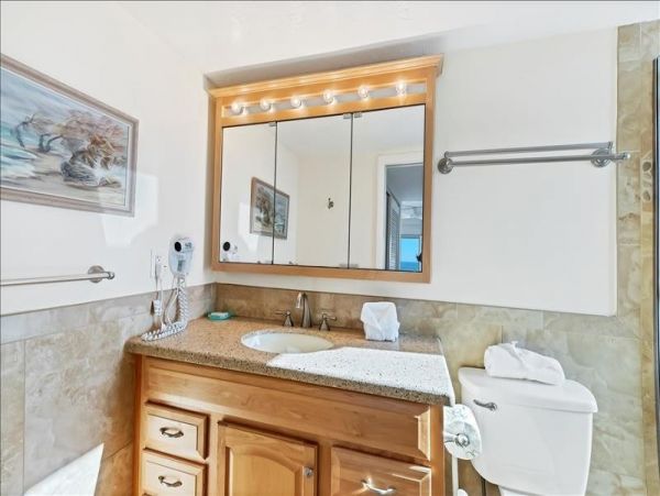 Large Corner Unit with Full View