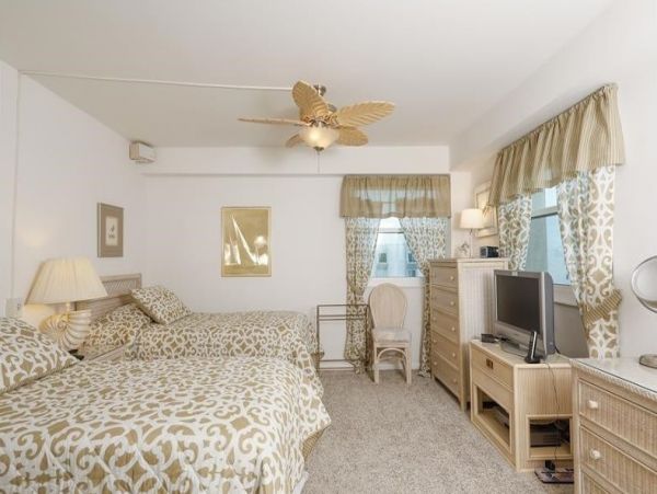 Two Bedroom Siesta Key Condo Great Views Sleeps Four Guests