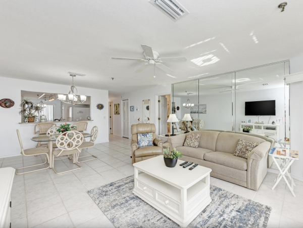 Anna Maria Island Beach Front Condo 30 Yards from the Beach
