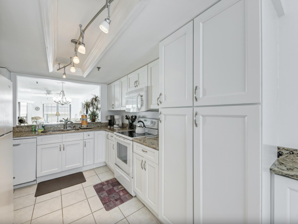 Anna Maria Island Beach Front Condo 30 Yards from the Beach