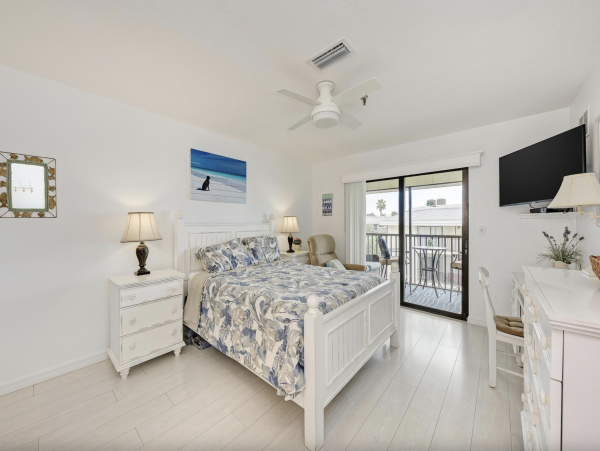 Anna Maria Island Beach Front Condo 30 Yards from the Beach