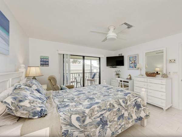 Anna Maria Island Beach Front Condo 30 Yards from the Beach