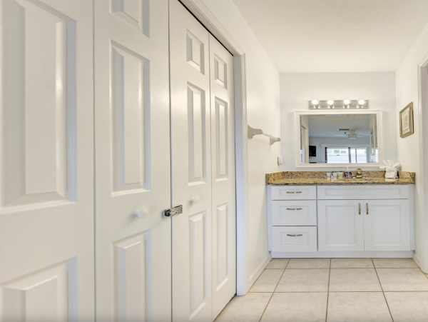 Anna Maria Island Beach Front Condo 30 Yards from the Beach