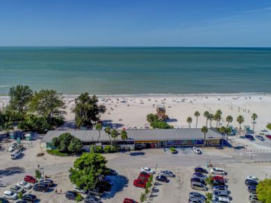 Holmes Beach 2 Bedroom Condo Steps to Beach Sleeps 6 Guest