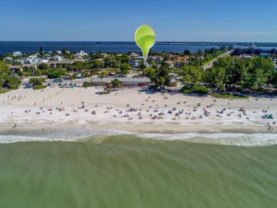 Holmes Beach 2 Bedroom Condo Steps to Beach Sleeps 6 Guest