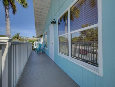 Holmes Beach 2 Bedroom Condo Steps to Beach Sleeps 6 Guest