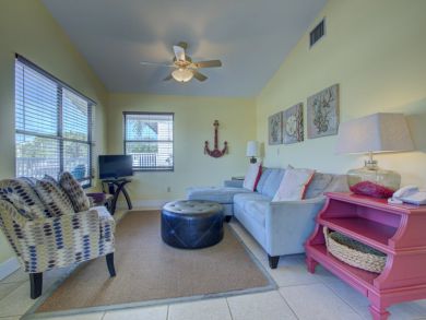 Holmes Beach 2 Bedroom Condo Steps to Beach Sleeps 6 Guest