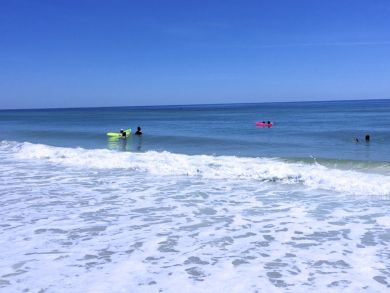 Holmes Beach 2 Bedroom Condo Steps to Beach Sleeps 6 Guest