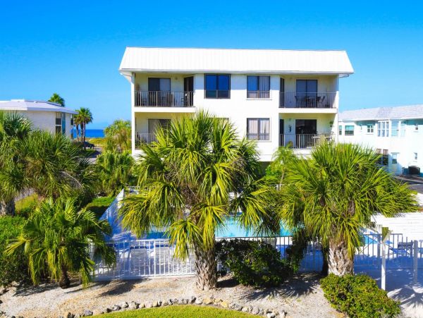 Bradenton Beach Vacation Condo Two Bedrooms