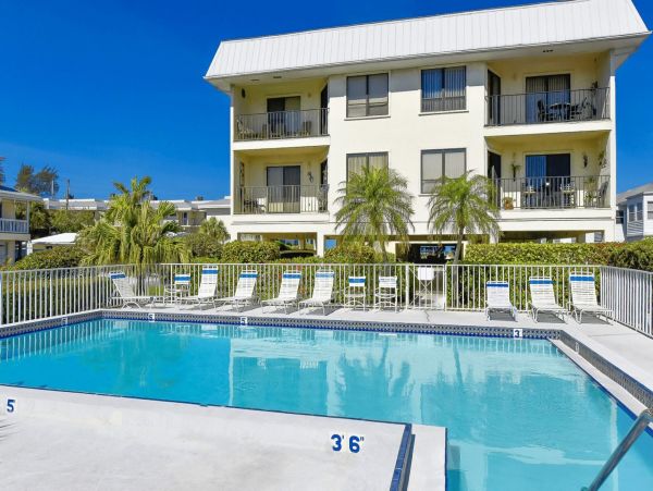 Bradenton Beach Vacation Condo Two Bedrooms