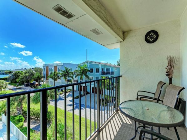 Bradenton Beach Vacation Condo Two Bedrooms