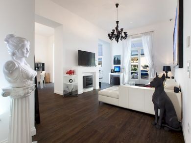 Sorrento Luxury Romantic Two Bedroom Contermporary