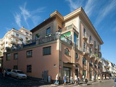 Sorrento Luxury Romantic Two Bedroom Contermporary