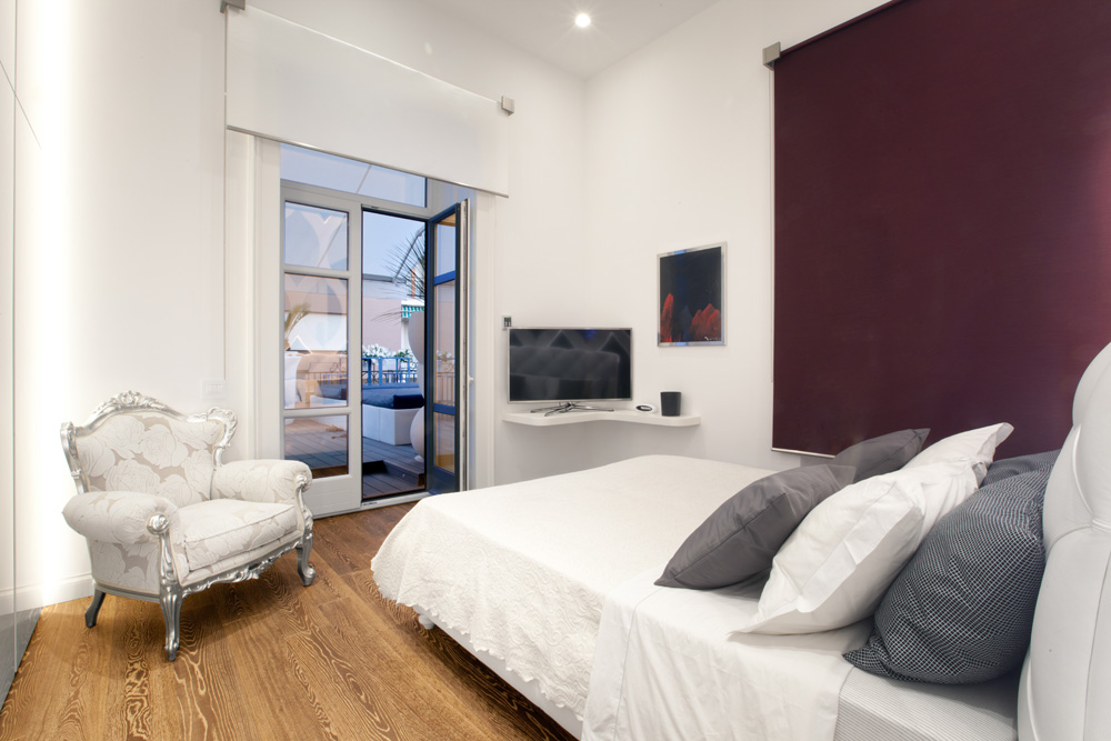 Sorrento Luxury Romantic Two Bedroom Contermporary