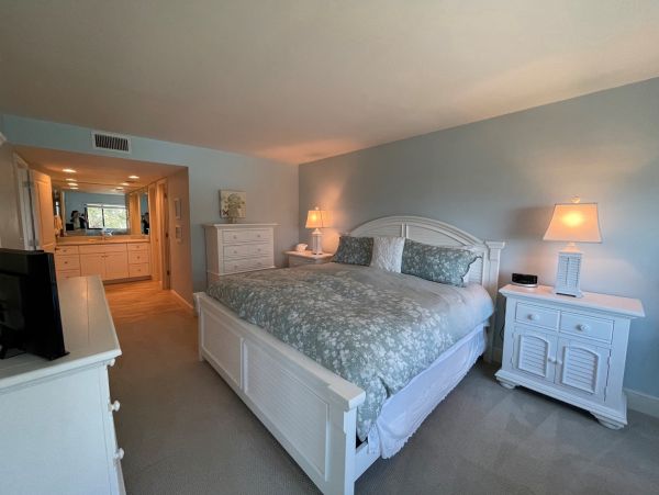 Siesta Key Lovely 2 Bedroom Vacation Condo