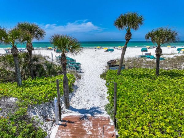 Siesta Key Lovely 2 Bedroom Vacation Condo