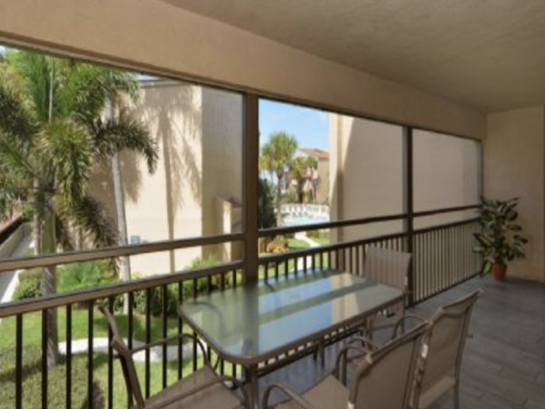 Siesta Key Three Bedroom Stroll to Beach Vacation Condo