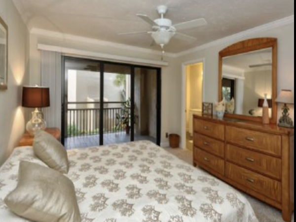 Siesta Key Three Bedroom Stroll to Beach Vacation Condo