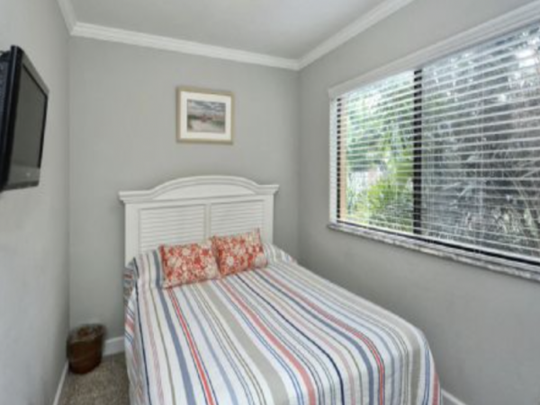 Siesta Key Three Bedroom Stroll to Beach Vacation Condo
