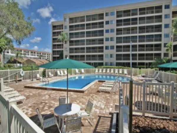 Siesta Key Three Bedroom Stroll to Beach Vacation Condo