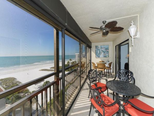 A Rare Three bedroom Siesta Key Beach Condo With Gulf Views