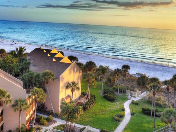 A Rare Three bedroom Siesta Key Beach Condo With Gulf Views