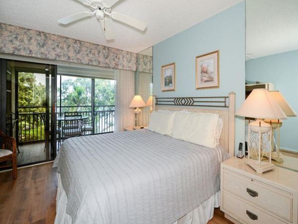 Waterfront Two Bedroom Vacation Rental in Siesta Key