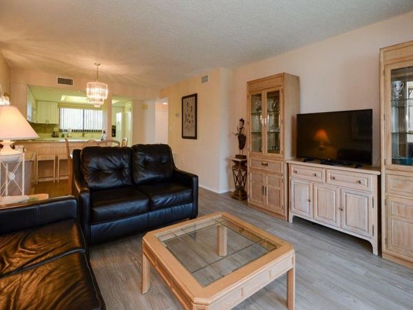Waterfront Two Bedroom Vacation Rental in Siesta Key