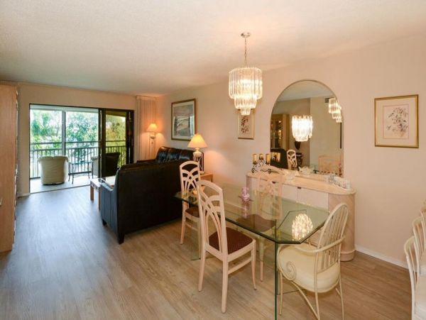 Waterfront Two Bedroom Vacation Rental in Siesta Key