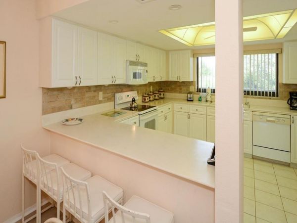 Waterfront Two Bedroom Vacation Rental in Siesta Key