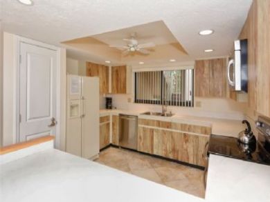Bay View 2 Bedroom Rental Condo in Siesta Key Walk to Beach