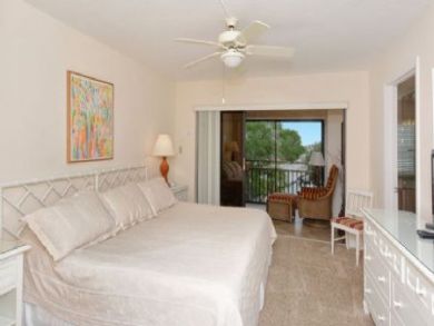 Bay View 2 Bedroom Rental Condo in Siesta Key Walk to Beach