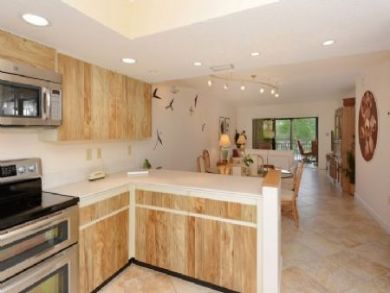 Bay View 2 Bedroom Rental Condo in Siesta Key Walk to Beach