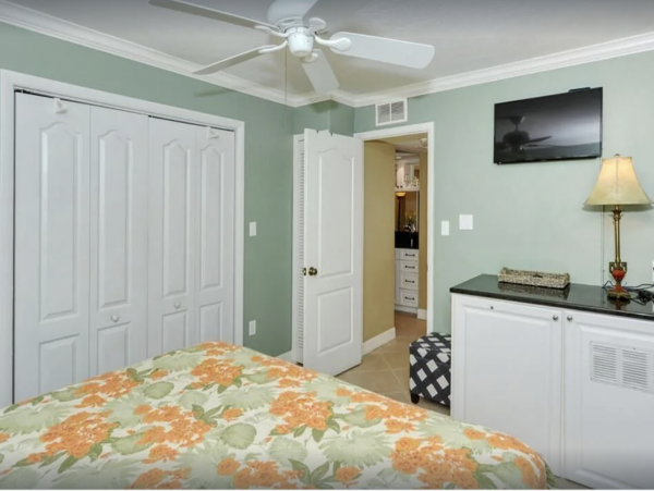 Beachfront Lovely on Sunny Siesta Key Florida