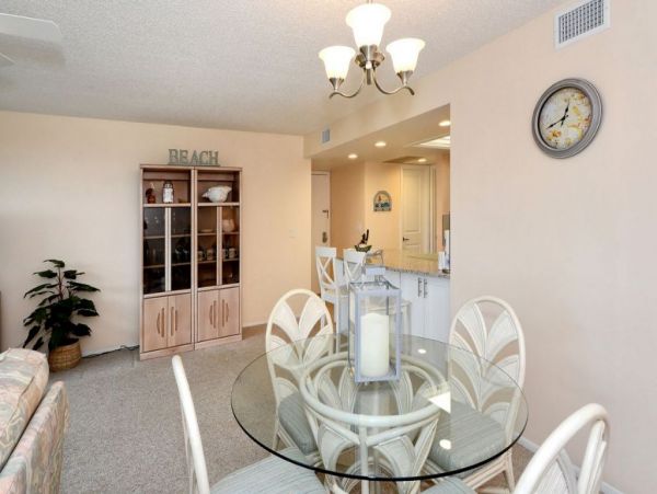 Canal-Front Vacation Condo with Pool and Tennis Court