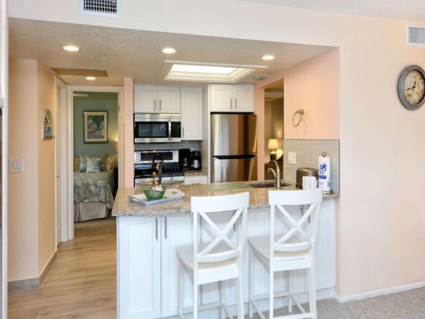 Canal-Front Vacation Condo with Pool and Tennis Court