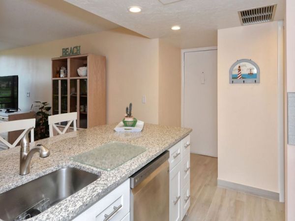 Canal-Front Vacation Condo with Pool and Tennis Court