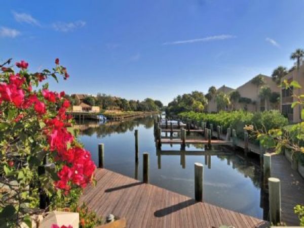 Canal-Front Vacation Condo with Pool and Tennis Court
